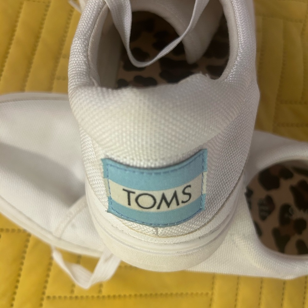 TOMS Classic White Canvas Shoes size 10